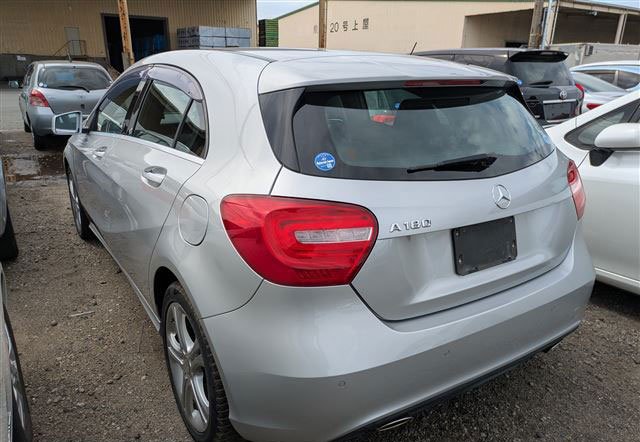 MERCEDES A180 grey 2