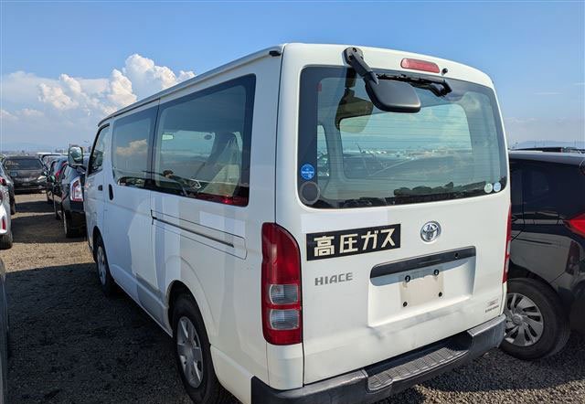 TOYOTA HIACE V - DX 2