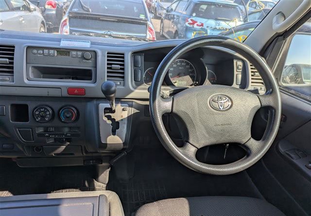 TOYOTA HIACE V - DX 3