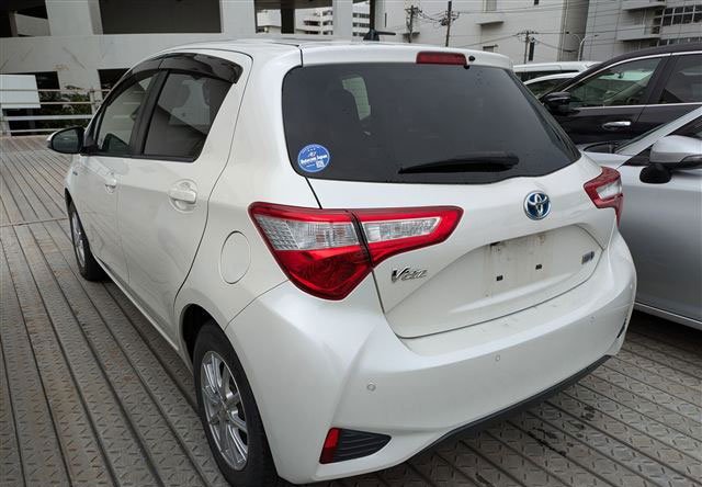 TOYOTA VITZ HV - F 2